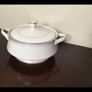 CROWN VICTORIA LOVE LACE COVERED ‎ TAUREEN SOUP BOWL